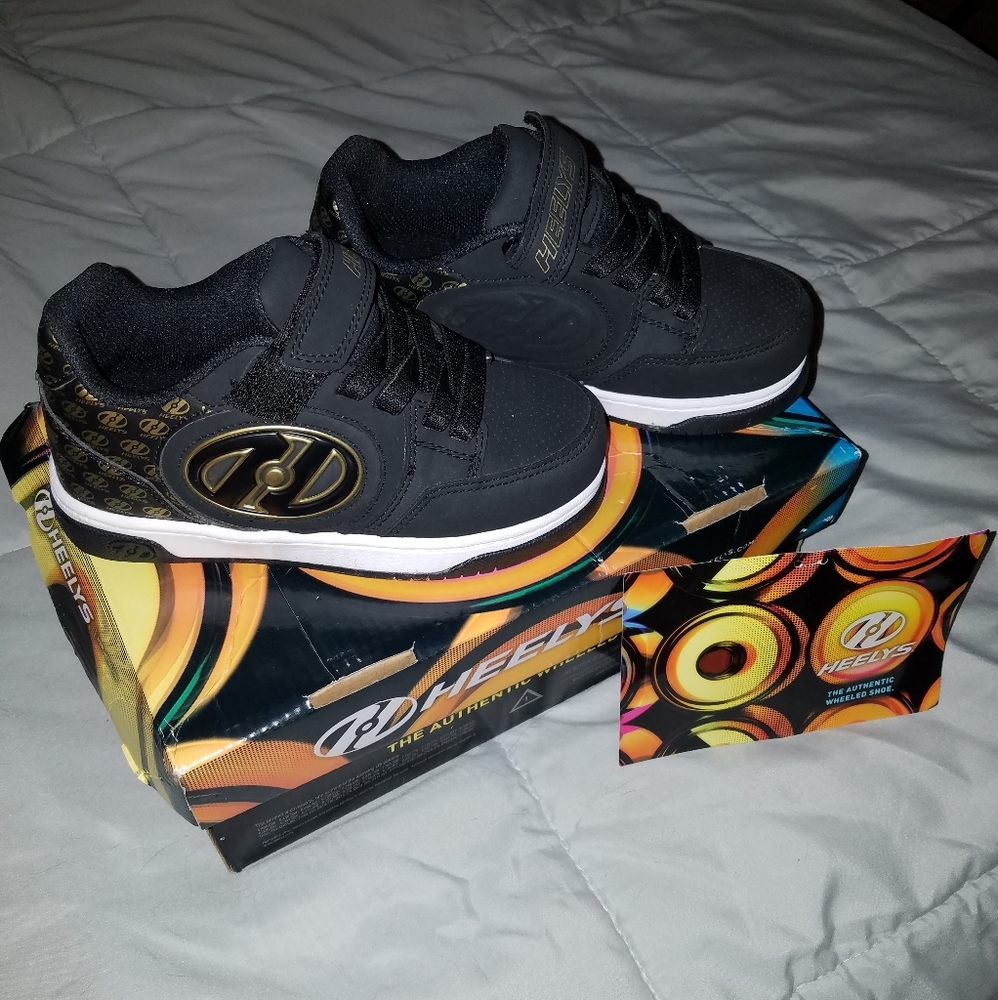 Heelys Boys Youth size 1 light up sneakers